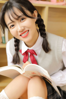 老公和小姑子躺在一起睡觉正常吗
